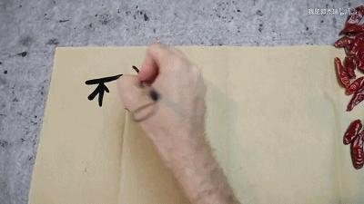 风口浪尖，这个美国人，凭什么被央视点赞了