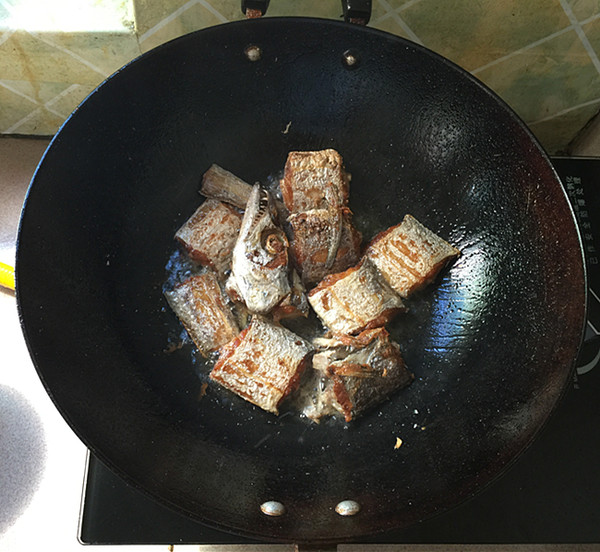 红烧鱼块怎么煎不会烂,烧鱼嫩的诀窍