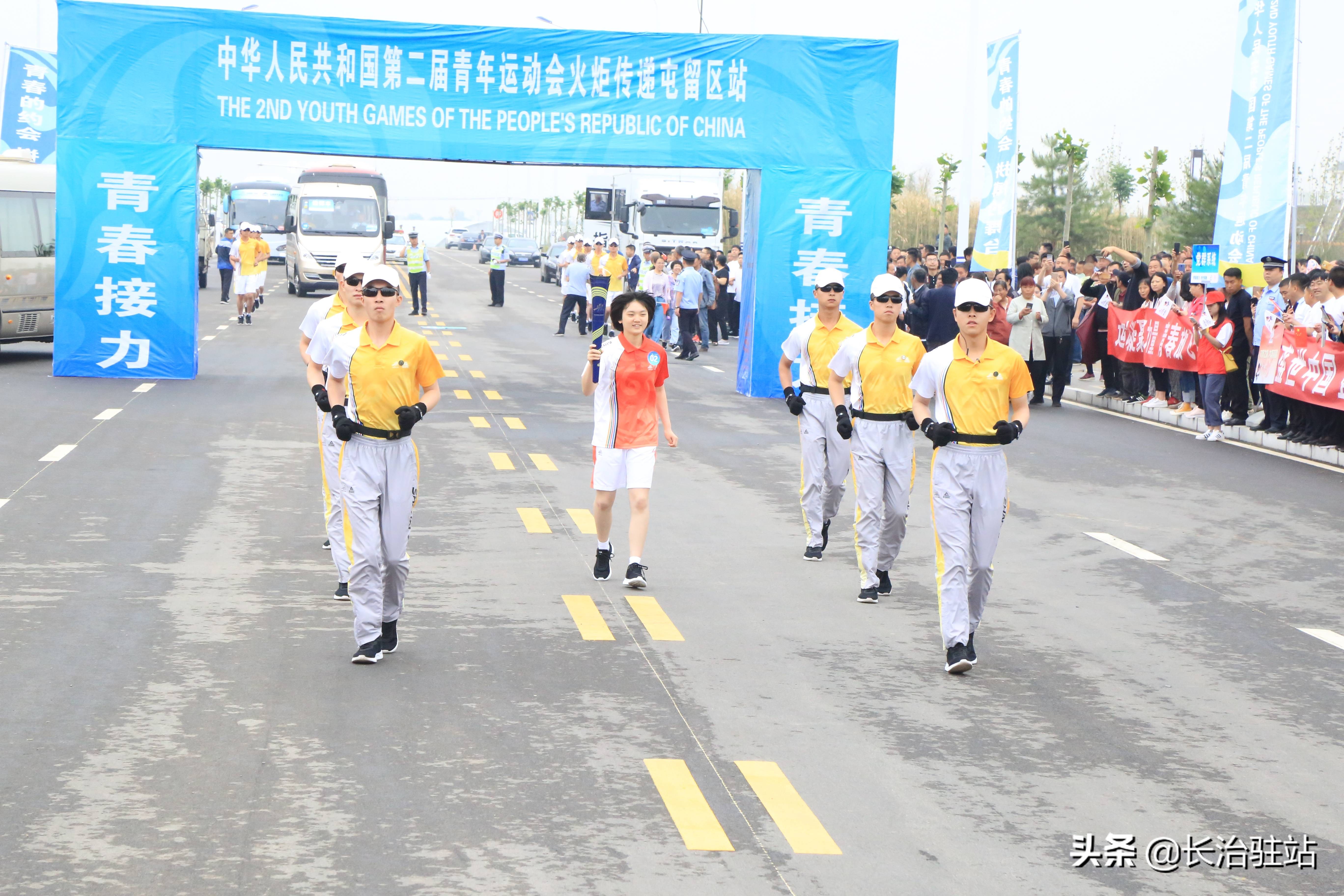 二青会实体火炬首站传递,二青会实体火炬传递完美收官