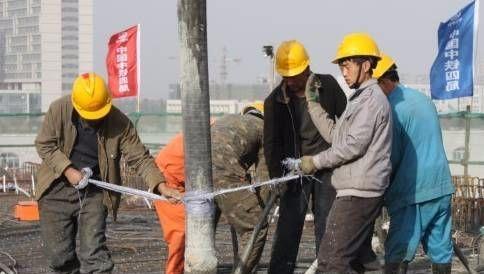 振动混凝土棒操作要求,振动混凝土棒正确使用照片