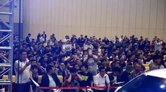 郑州公车拍卖一辆13万丰田霸道拍出30万价格买家:买的值