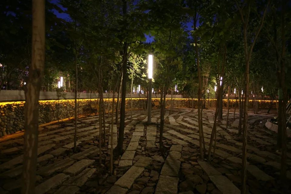 荒漠的城市,城市的喧嚣沙漠的宁静