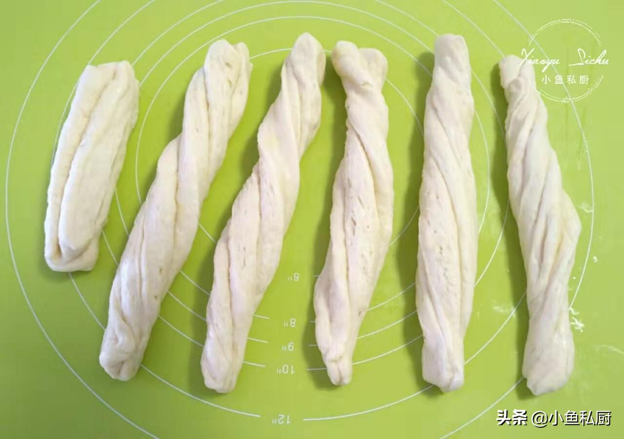 懒人油条做法只用面粉鸡蛋和水,油条的家常做法简单又好吃放鸡蛋