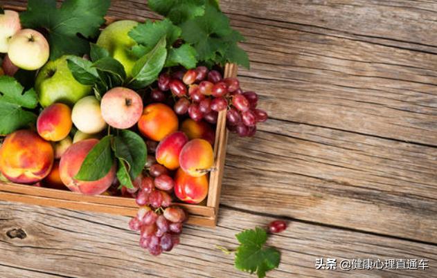 一夜白头可能吗？可能是缺少维生素，教你如何白发变黑发