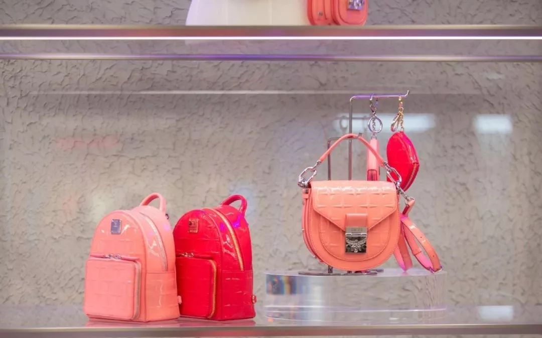 从濒临倒闭到年营收25亿,从濒临倒闭到市值266亿