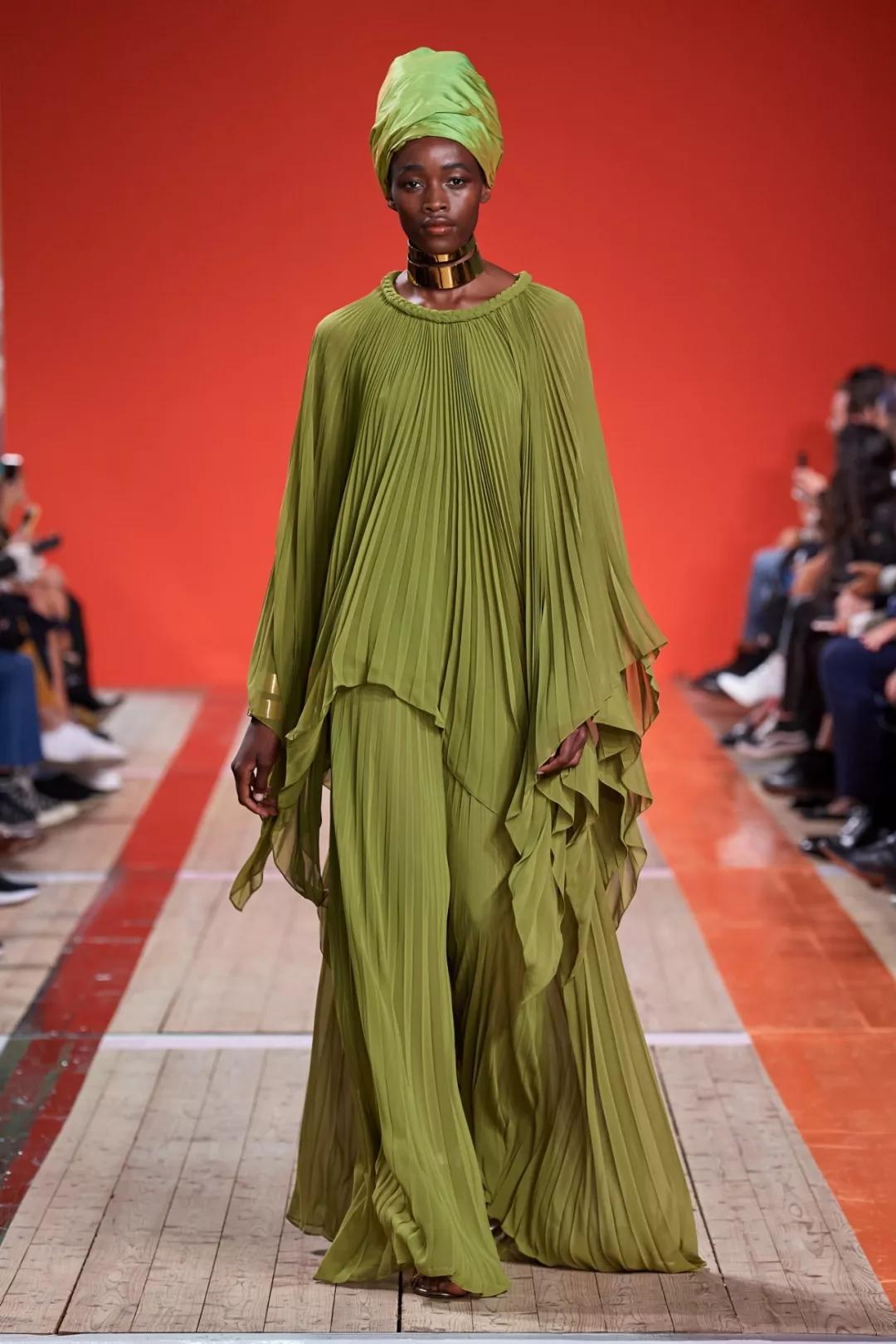 2020流行什么颜色的衣服,今年最流行的衣服颜色是什么颜色