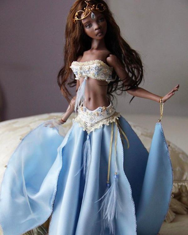 老爸酷爱芭比娃娃？微缩家具做到痴迷！