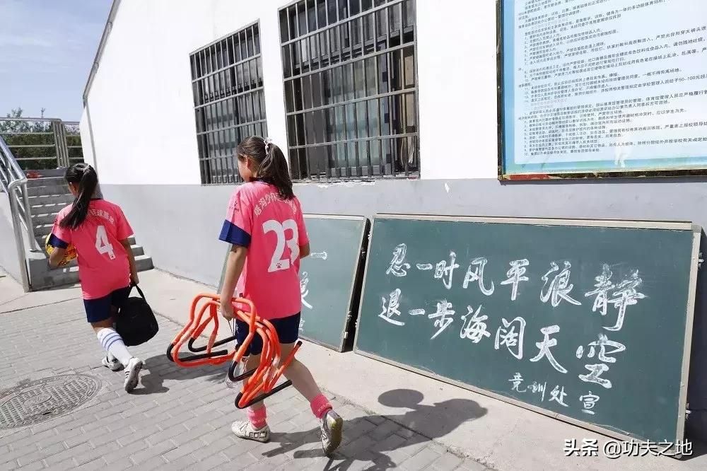 少林武校的足球班,少林足球武校