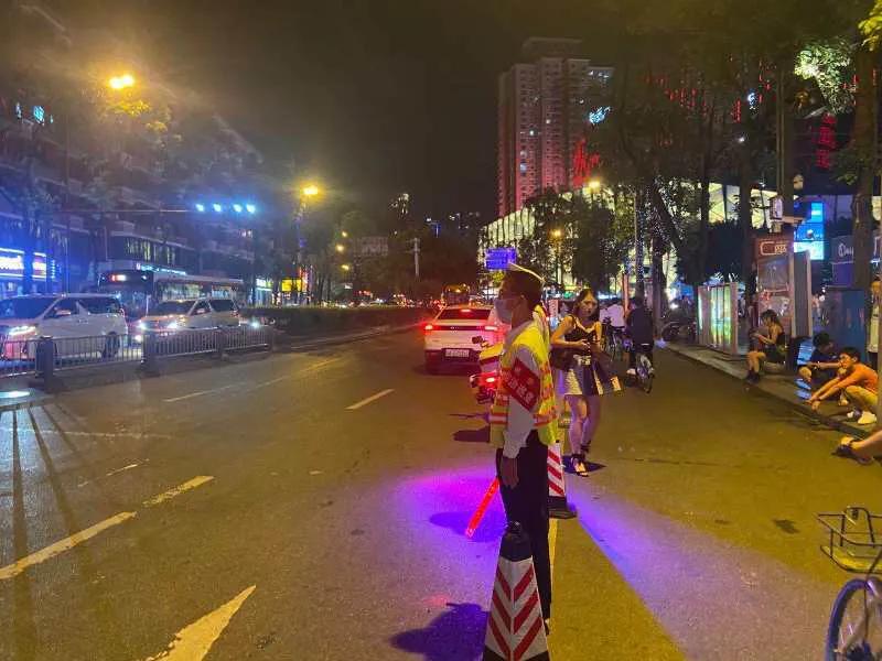 成都“339商圈”夜间交通乱象突出交警联合4部门综合整治