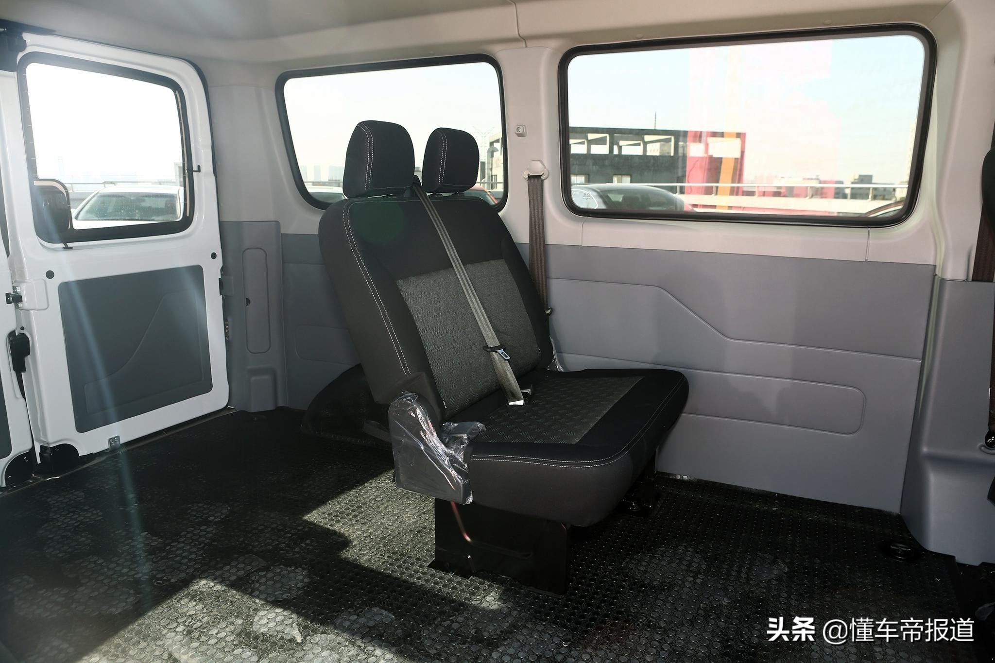 即将上市轻客10座,新车大通商务9座落地价