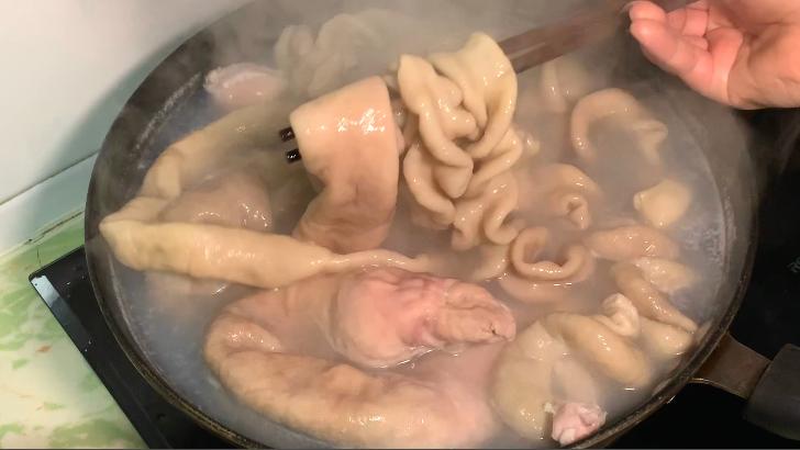 清洗猪大肠最忌加盐和面粉,面粉洗猪大肠的正确方法