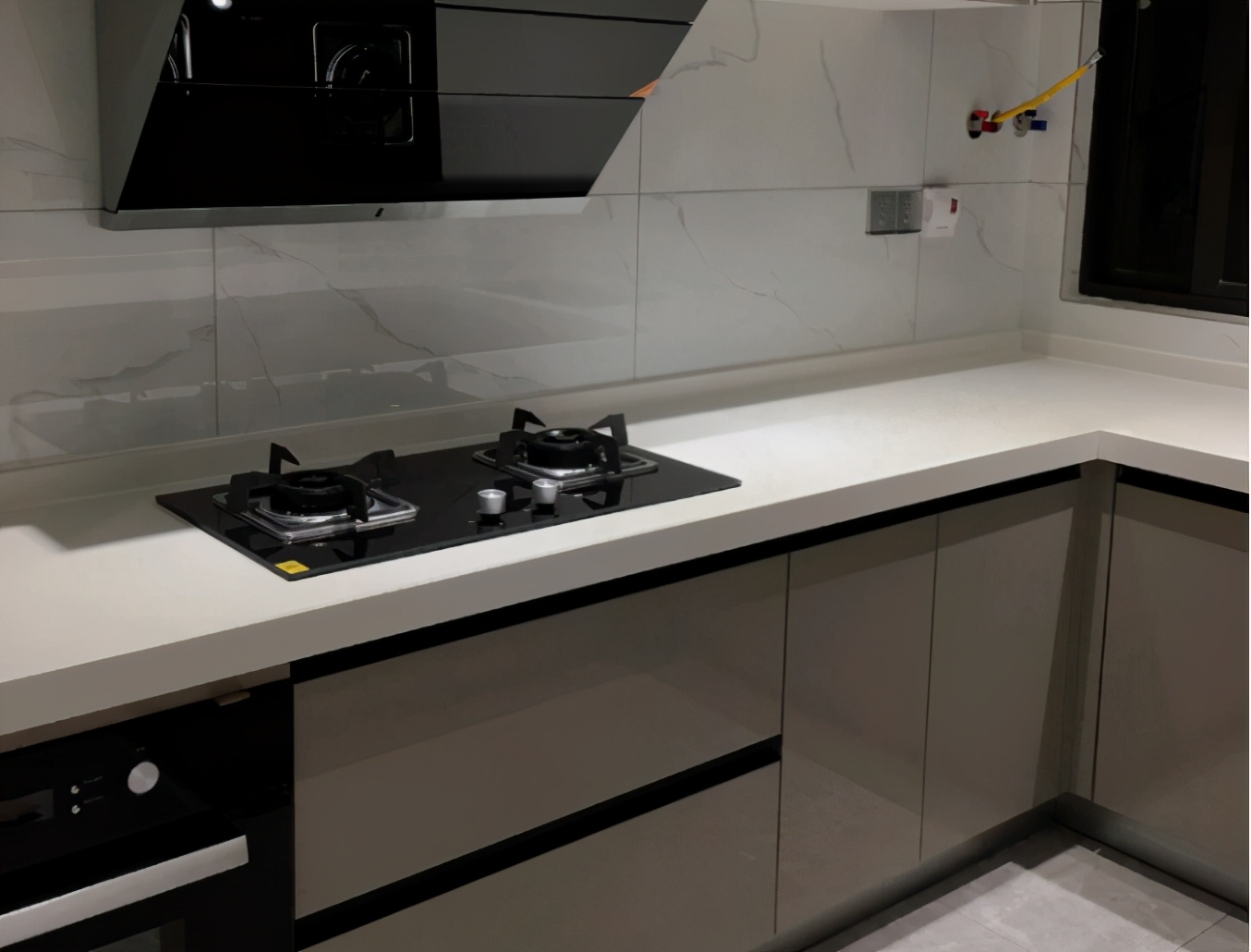 橱柜怎么选？老师傅提醒，这4个方面要知道，避免入坑多花钱