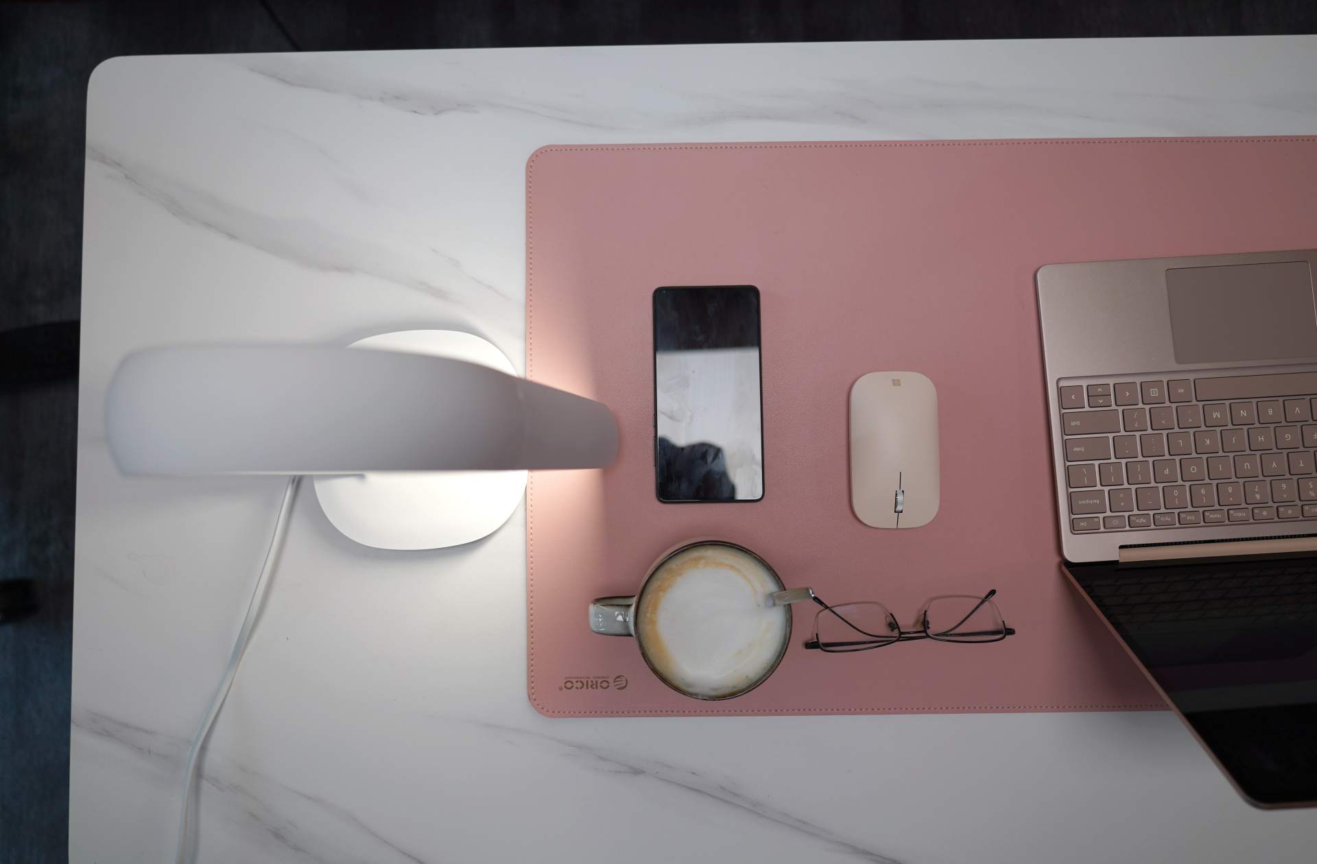 护眼台灯台式和落地款如何选,高性价比护眼台灯选择