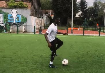 十大足球技巧过人动作,30秒掌握10种足球基本功
