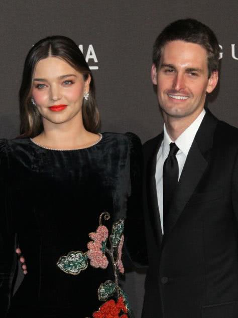 米兰达可儿穿大v礼服走红毯,米兰达可儿穿珂莱蒂尔礼服