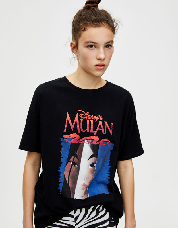 优衣库与kaws联名t恤 (优衣库kaws联名t恤图片)