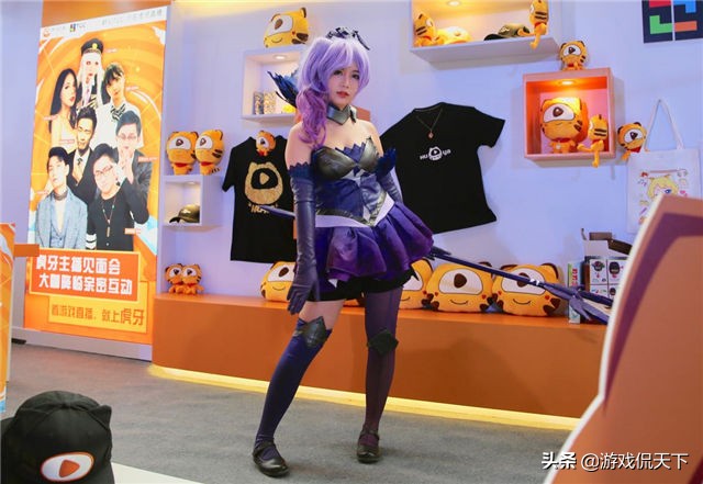 官总TGC现场挑战神秘盒子,疯狂氪金开出这些LOL周边,亏了吗?