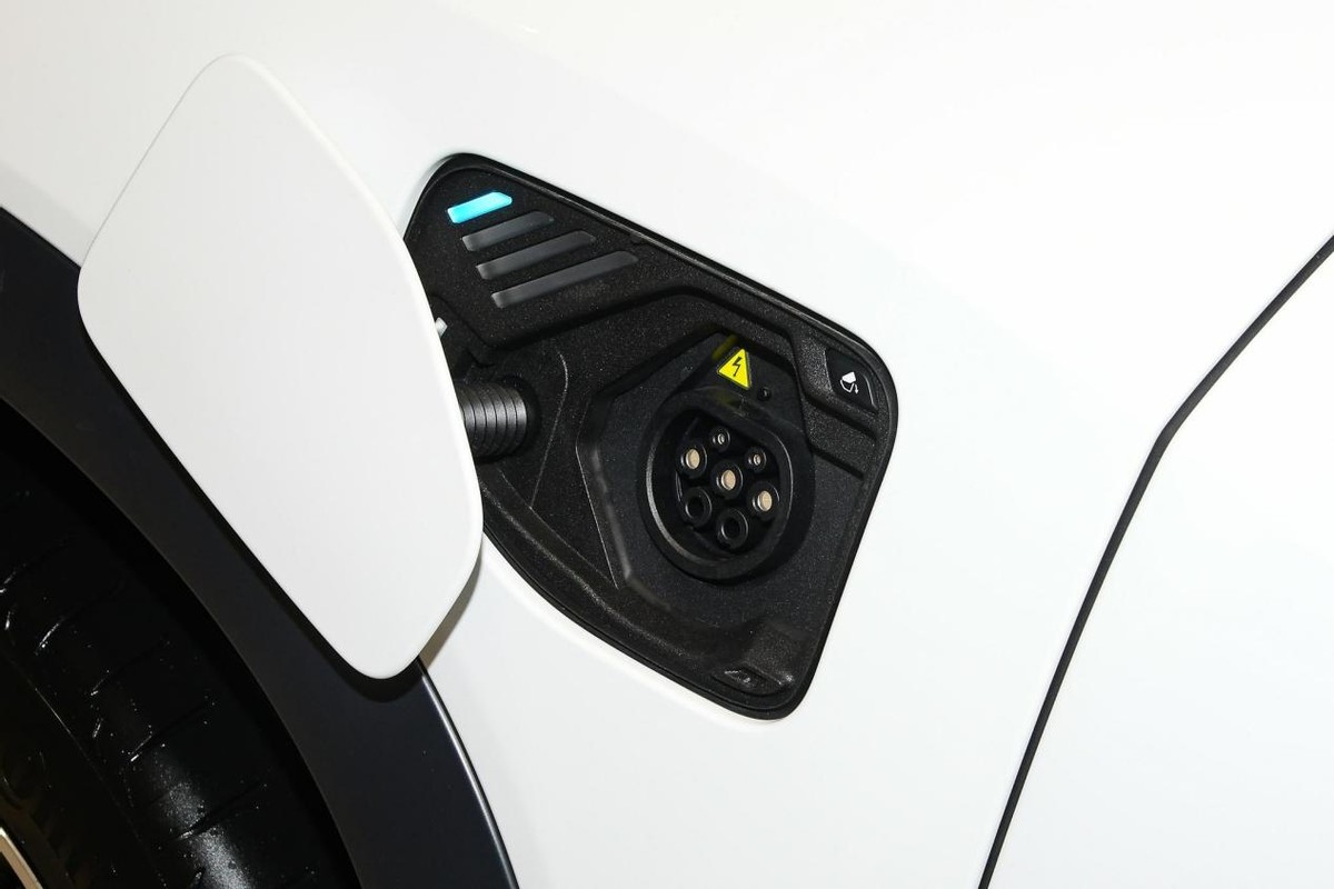 蔚来全新es8上市多少钱,60万买新款蔚来es8值得吗