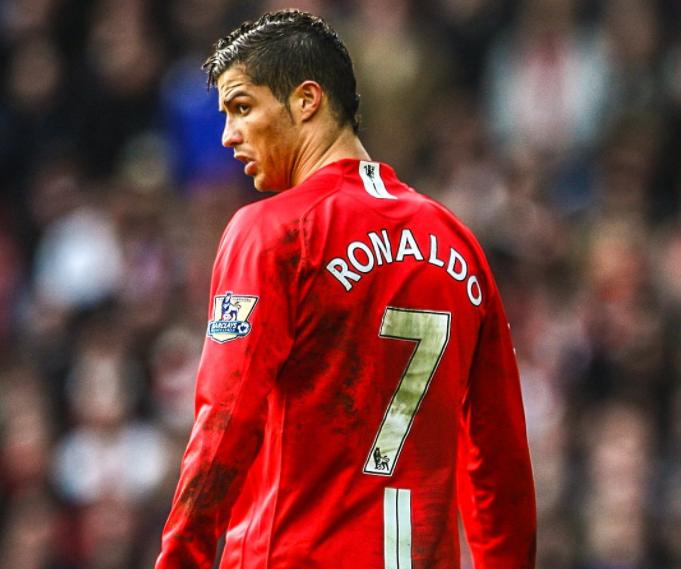 7号球衣足球明星c罗,曼联新七号c罗
