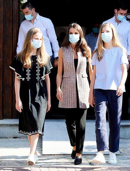 zara穿背心,西班牙王后莱蒂齐亚zara