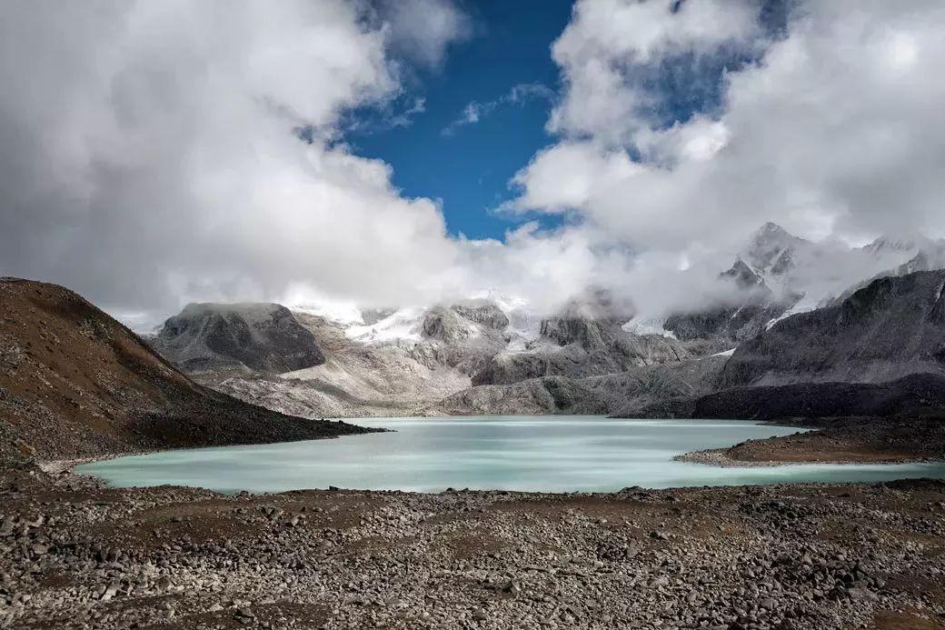 高海拔暴风雪,暴风雪徒步攀爬珠穆朗玛峰
