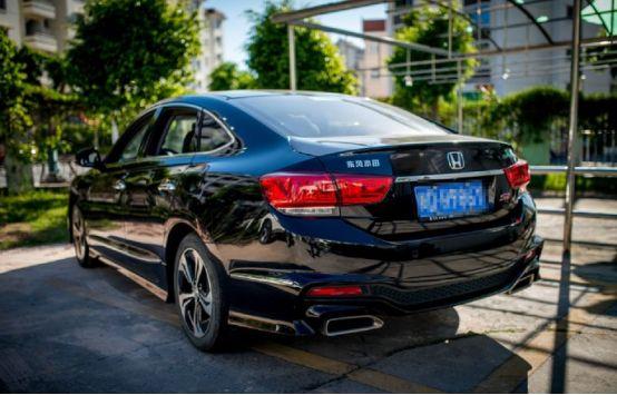 高速之王大众迈腾加速是又快又稳,雅阁迈腾高速稳定性真实感受