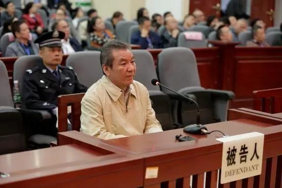 市委书记亲侄子贪了三千多万,“办事”前叔叔都给打招呼