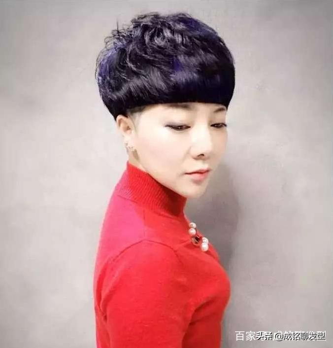 今年最受欢迎的一款短发洋气减龄,2019最流行时尚减龄的短发图片