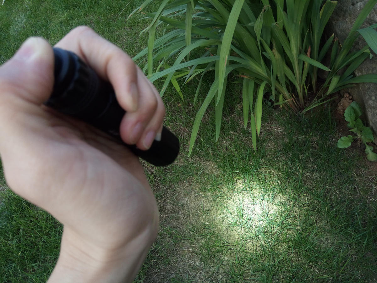 纳丽德ta15手电暴力测试,新款纳丽德ta15