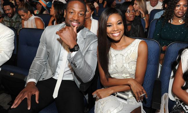 韦德妻子看詹姆斯儿子打球,韦德夫妻与詹姆斯