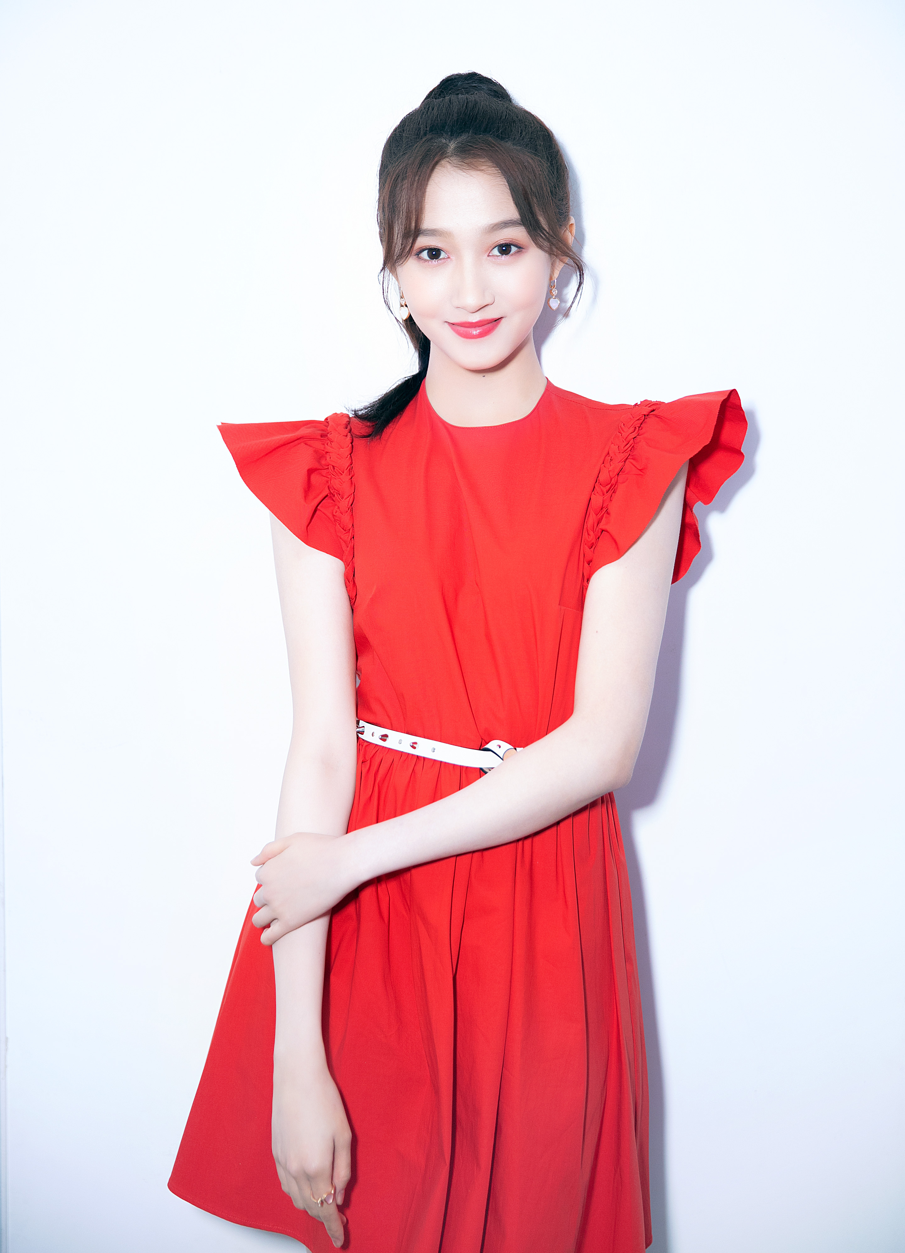 关晓彤为遮腿穿了鹿晗衣服,关晓彤的魅力如何俘获鹿晗