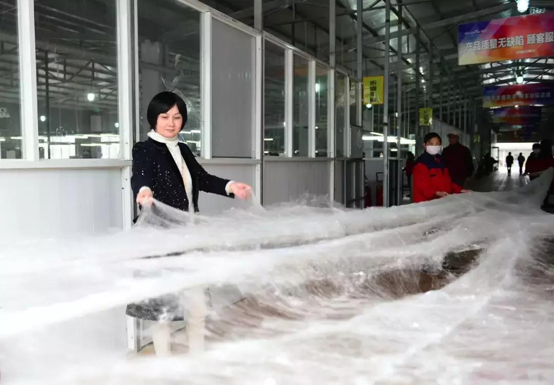 蚕丝被湿水,蚕丝被水太深怎么补救