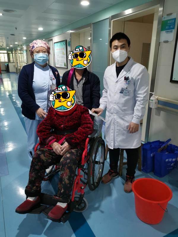 20分钟,他们为101岁老人消除烦恼