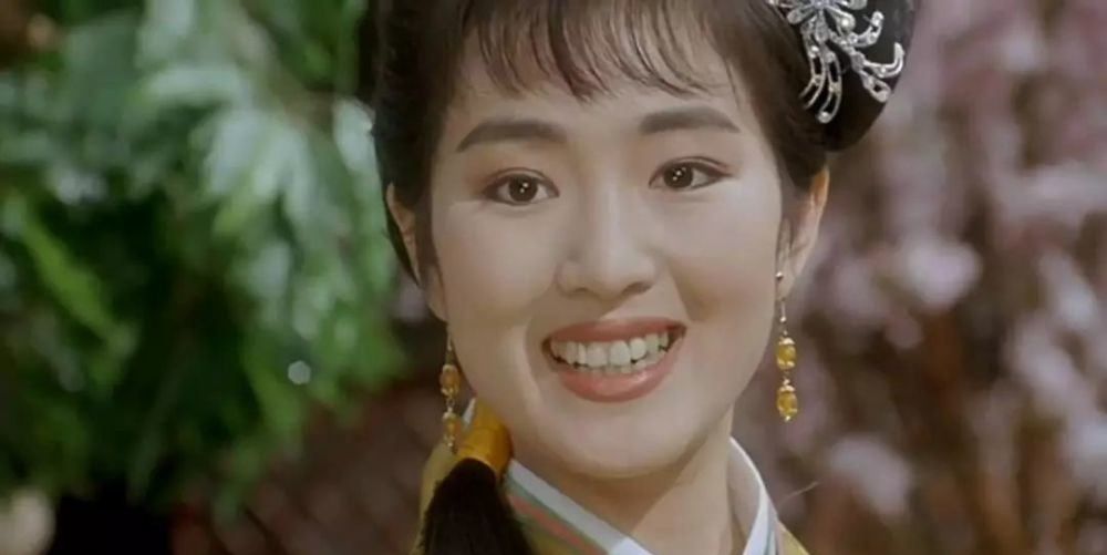 没有烈焰红唇照样slay全场，她的裸色口红真厉害