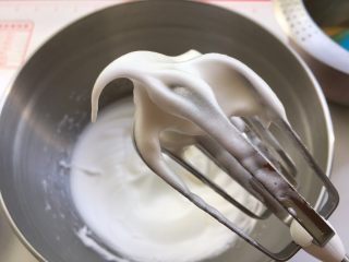 做蛋糕蛋清要打到什么程度,做蛋糕无打蛋器如何快速打发蛋清