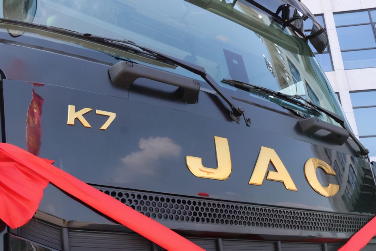 安能快速发展集中采购定制的重卡有什么特别之处?