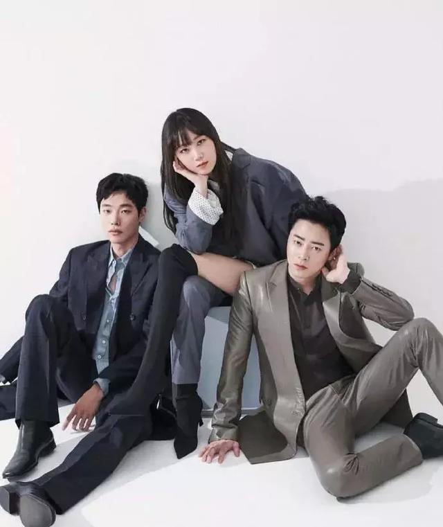 吴青峰代言的潮牌,吴青峰李宇春同款雨衣