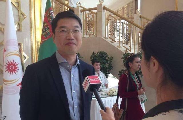 小记者放弃铁饭碗，跟马云创业赚亿万身家，还当上了阿里巴巴总裁