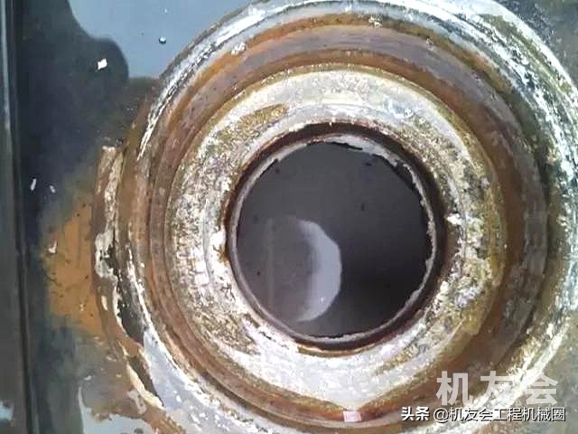 挖机水温高了是什么原因,挖机瞬间水温高的原因及解决方法