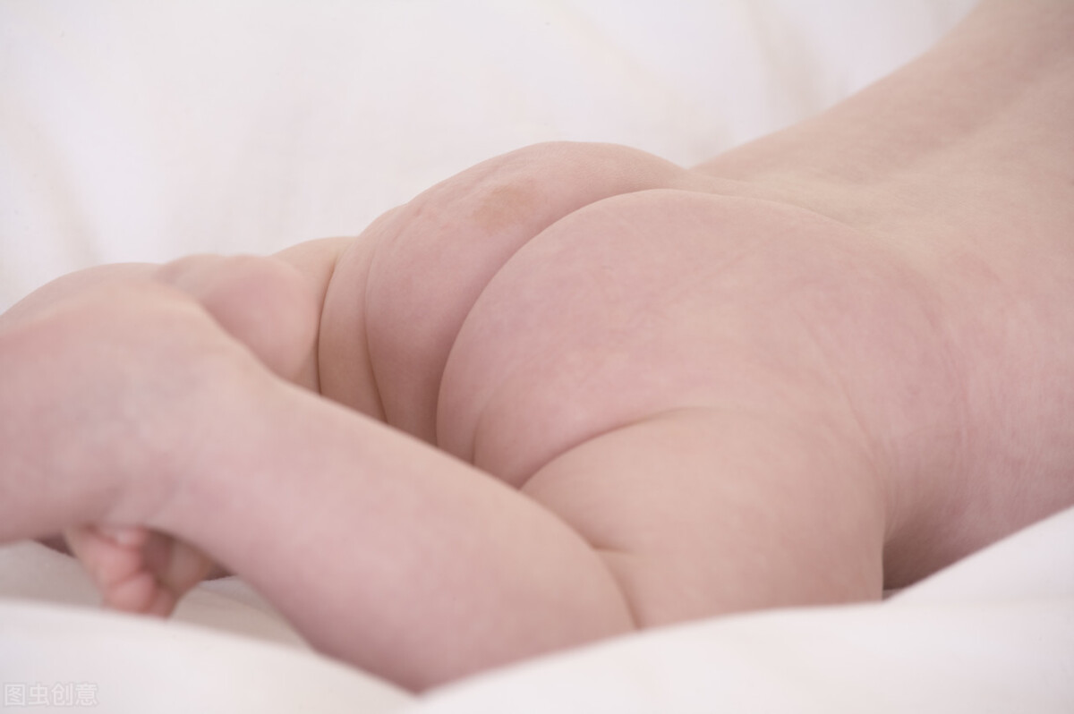 宝宝腹泻红屁股破皮一直哭,宝宝拉稀屁股都红烂了