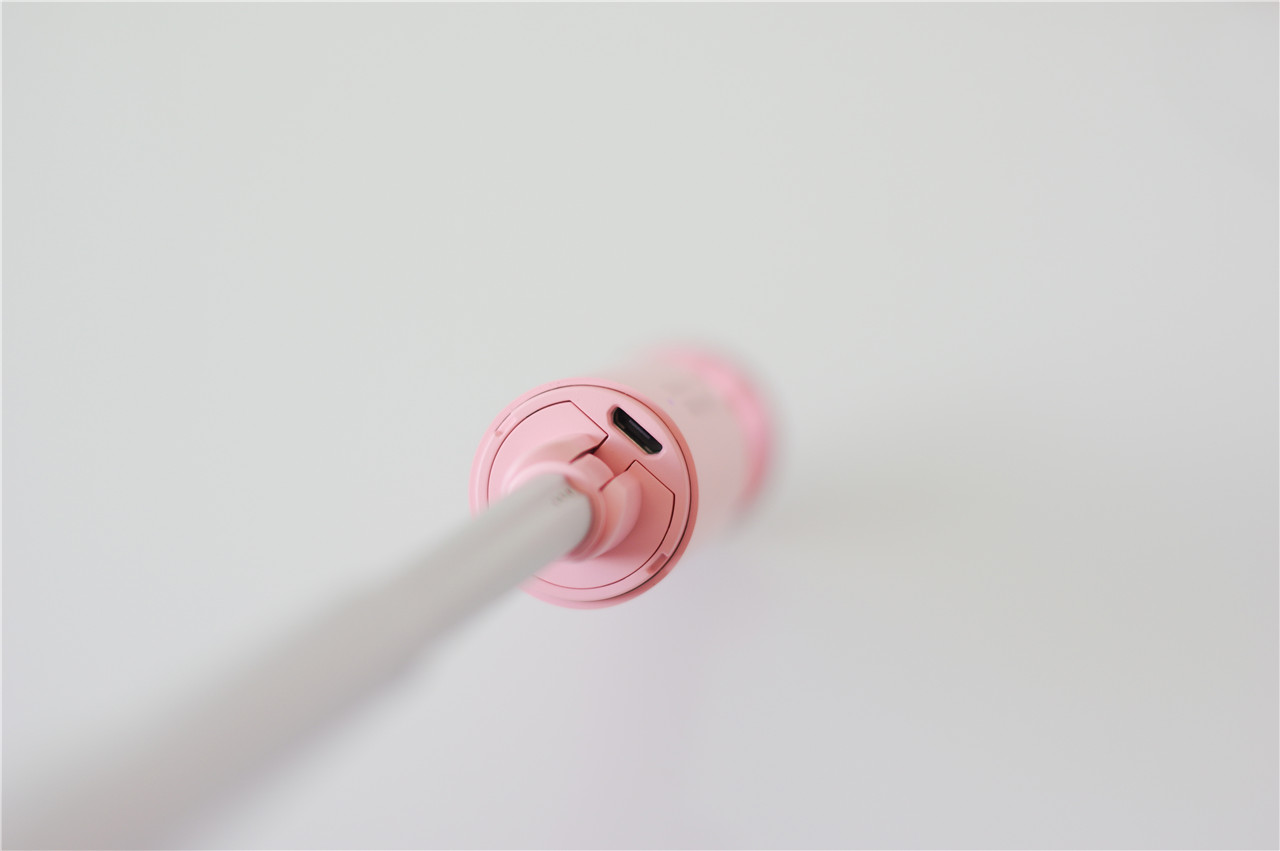 柔宇科技发布过的自拍杆,柔宇美颜自拍杆