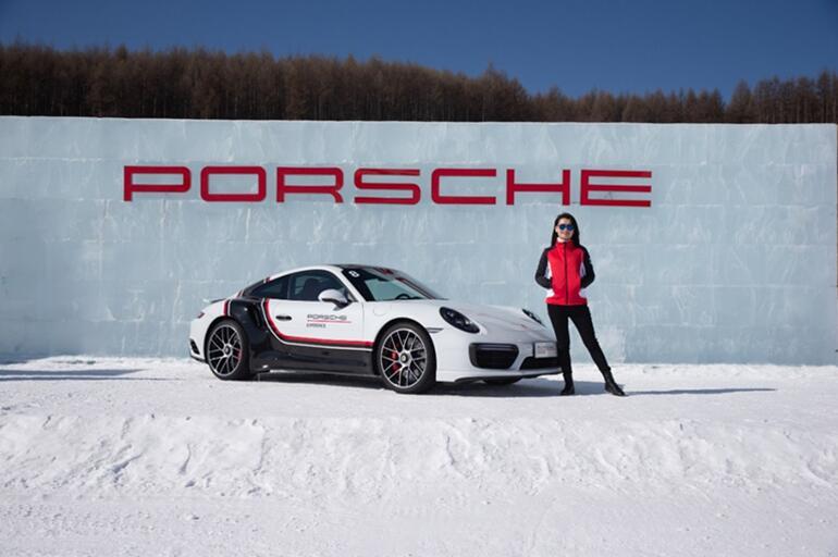 保时捷911turbos漂移,保时捷panamera雪地模式怎么开