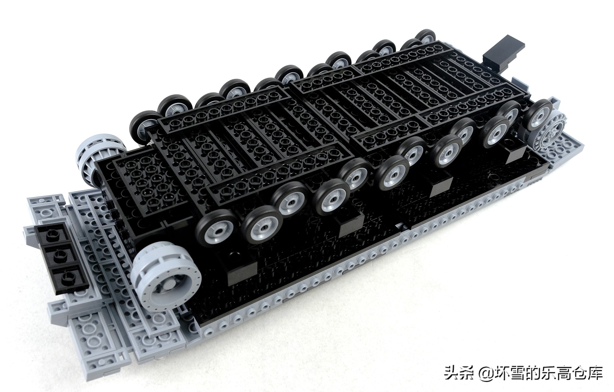 大型99a主战坦克简单乐高积木教程 (怎么用乐高积木拼中国96b主战坦克)