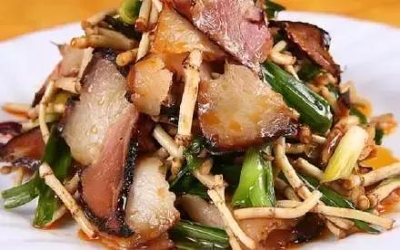 贵州美食折耳根味道,贵州折耳根麻辣味好吃还是烤肉味