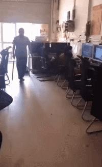 看了整整七分钟，他们最终还是上去了