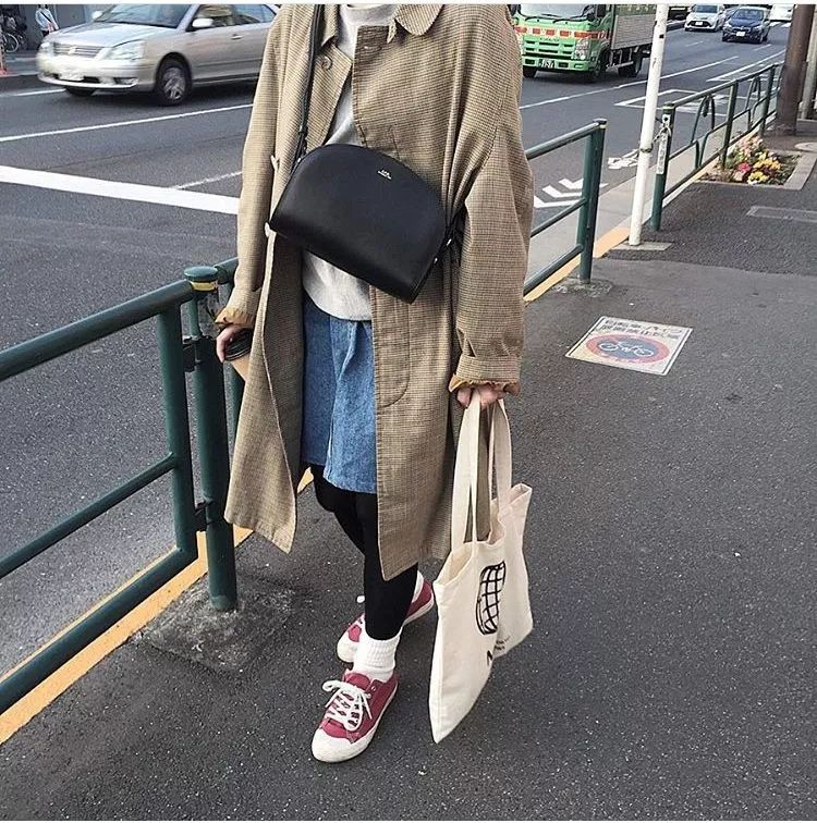 这个春天的美丽穿搭,韩系小姐姐中长款风衣搭配