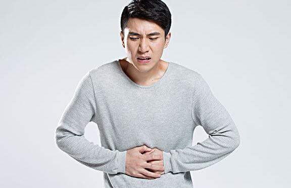 口苦口臭老放屁是胃癌的前兆吗,腹部饱胀胸闷嗳气口臭是胃癌吗