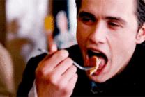 人类做过最勇猛的事，就是在口腔溃疡上撒盐