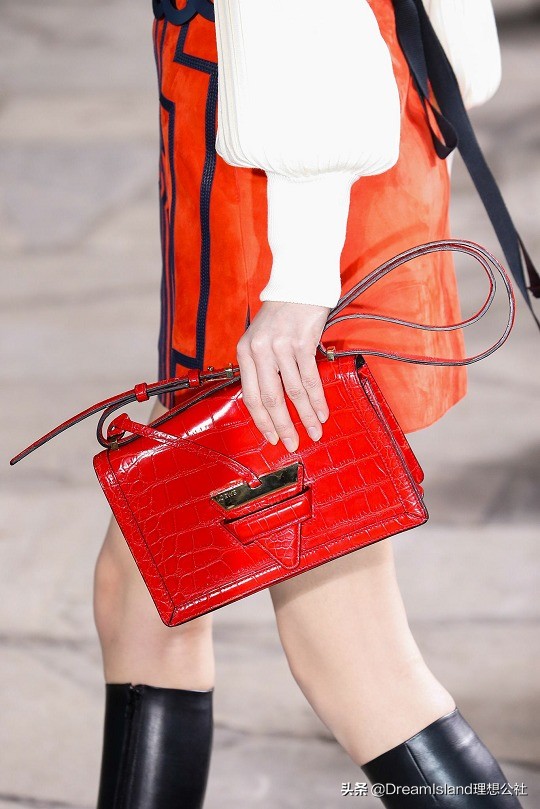 loewe半月形手袋手提包,loewe走秀款包包