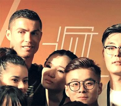 女球迷吻梅西,c罗梅西亲吻c罗